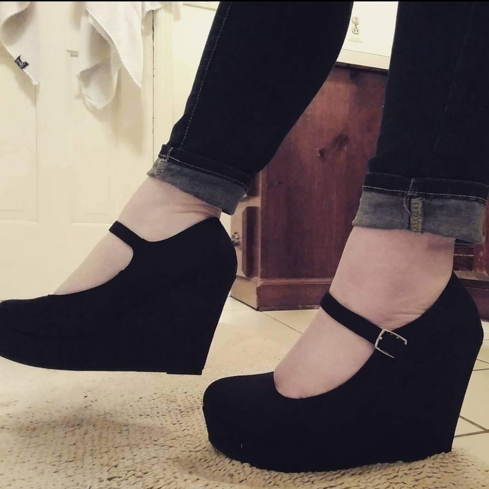 Soda Platform Wedge Mary Jane size 10